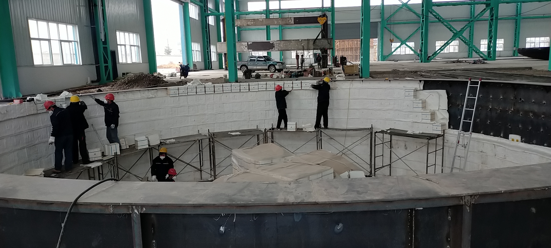 原來(lái)大型井式爐是這樣施工的！